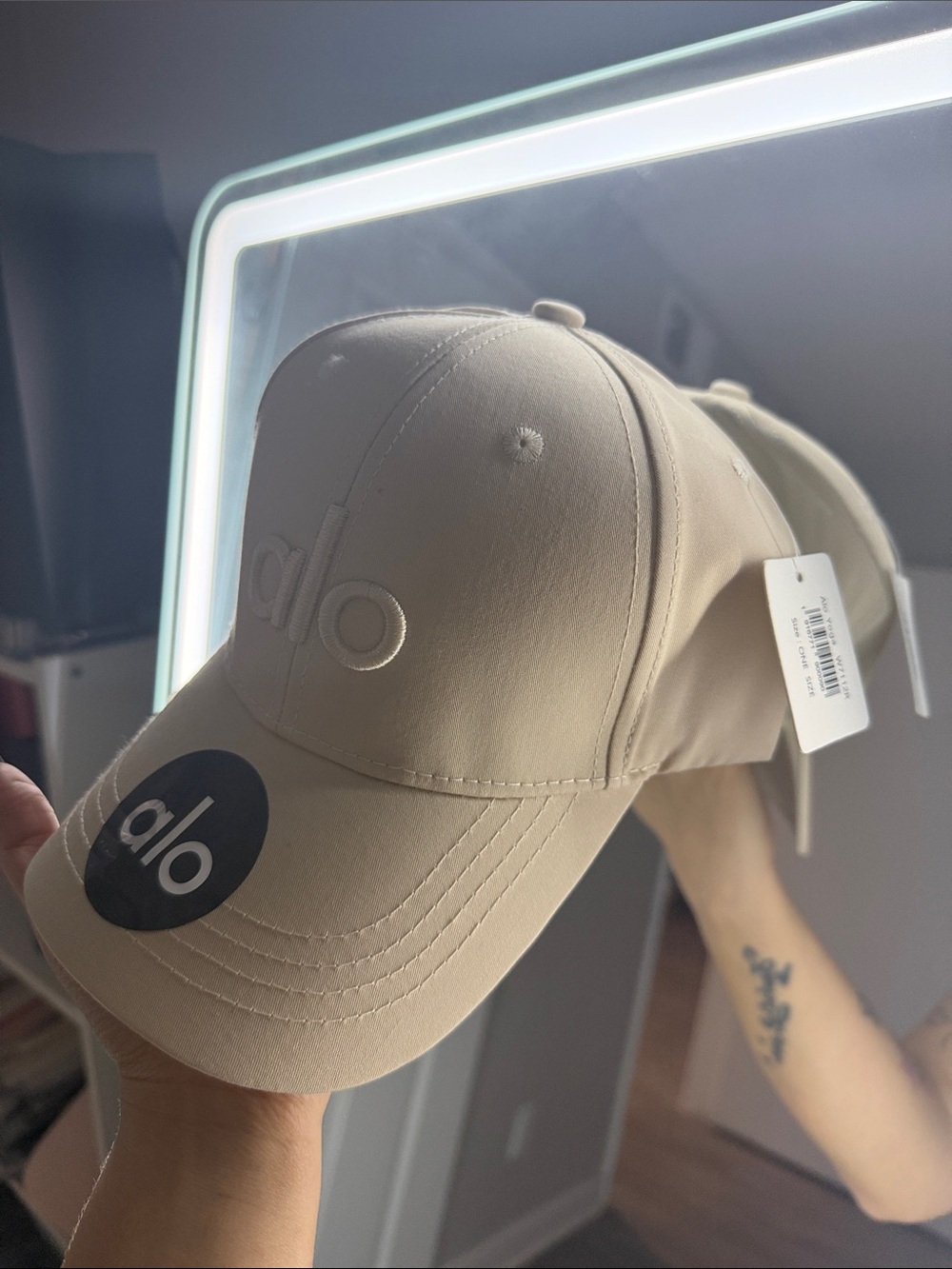 ALO Yoga Men’s Neutral Beige Logo Baseball Cap